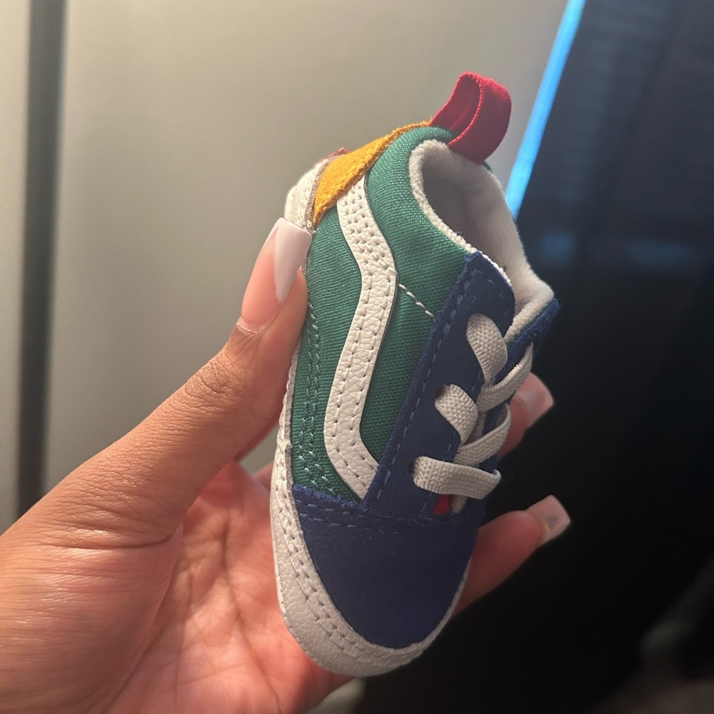 Vans - Picture 2 of 4